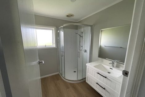 Photo of property in 32 Canal Road West, Waitakaruru, Ngatea, 3576