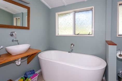 Photo of property in 37 Adams Road, Thornton Bay, Thames, 3575