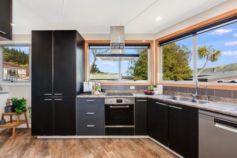 Photo of property in 2 Ash Grove, Ranui, Porirua, 5024