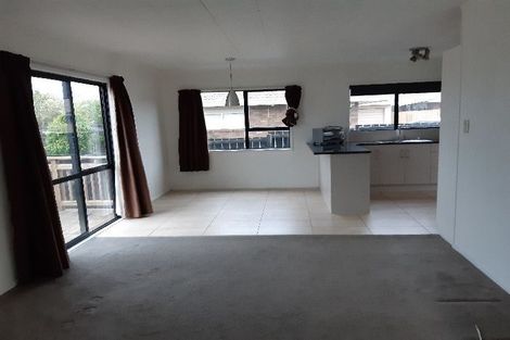 Photo of property in 2/7 Barbados Drive, Unsworth Heights, Auckland, 0632