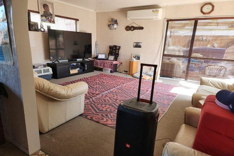 Photo of property in 32 Trimdon Street, Randwick Park, Auckland, 2105