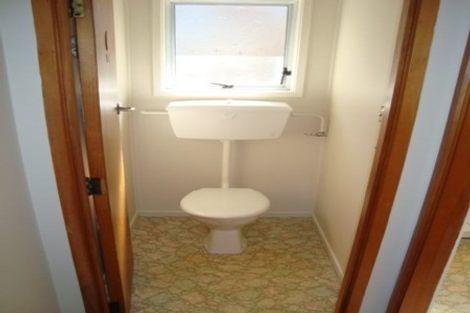 Photo of property in 2/80 Peach Road, Glenfield, Auckland, 0629