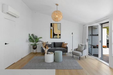 Photo of property in 3/50 Old Lake Road, Narrow Neck, Auckland, 0624