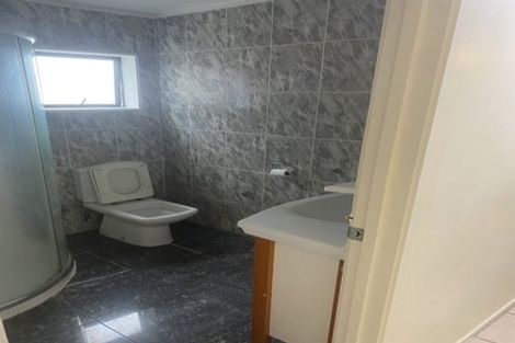 Photo of property in 40 Redoubt Road, Goodwood Heights, Auckland, 2105