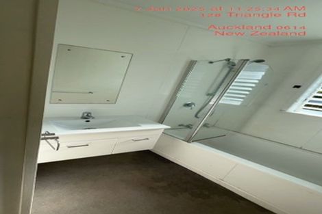 Photo of property in 1/128 Triangle Road, Massey, Auckland, 0614