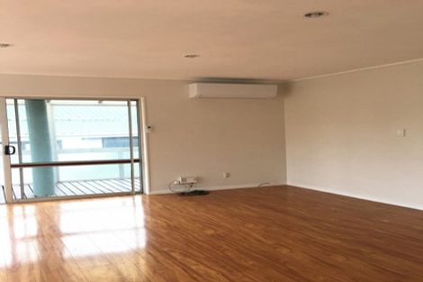 Photo of property in 1/18 Kitewao Street, Northcote, Auckland, 0627