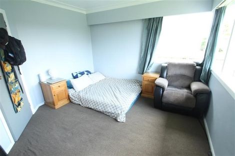Photo of property in 20 Eskdale Road, Birkdale, Auckland, 0626