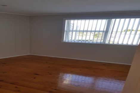 Photo of property in 1/212 Sunnynook Road, Totara Vale, Auckland, 0627