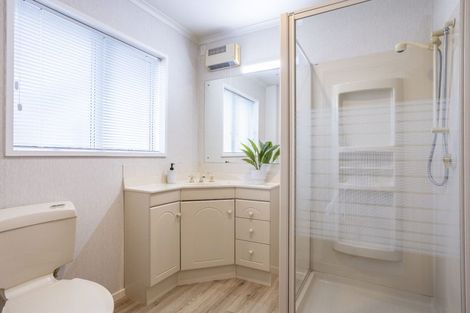 Photo of property in 4 Wardour Mews, Avonhead, Christchurch, 8042