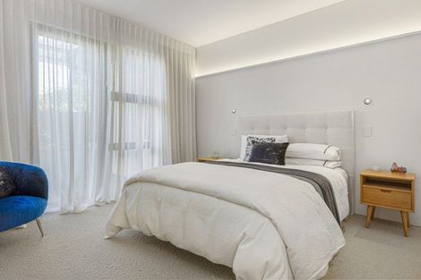 Photo of property in 35 Pukenamu Road, Rainbow Point, Taupo, 3330