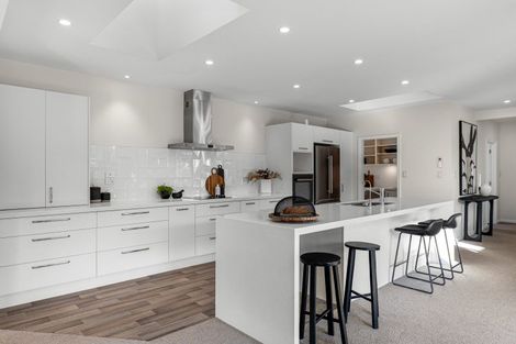 Photo of property in 100 Memorial Avenue, Ilam, Christchurch, 8053