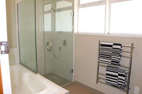 Photo of property in 345 Devonport Road, Tauranga, 3110