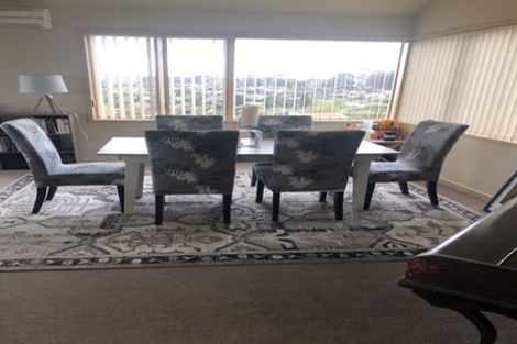 Photo of property in 1/170 East Coast Road, Forrest Hill, Auckland, 0620