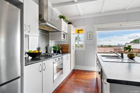 Photo of property in 1a Islington Avenue, New Lynn, Auckland, 0600