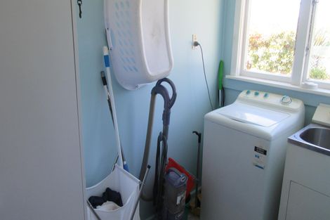 Photo of property in 14 Oxford Street, Waimate, 7924