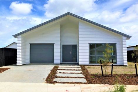 Photo of property in 22 Tarras Road, Kumeu, 0810