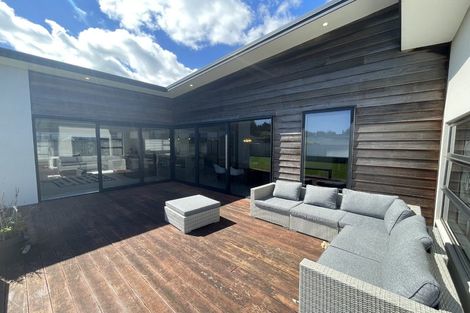 Photo of property in 5 Wentworth Lane, Waiwhakaiho, New Plymouth, 4312