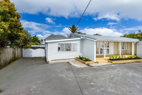 Photo of property in 2/22 Windy Ridge Road, Glenfield, Auckland, 0629
