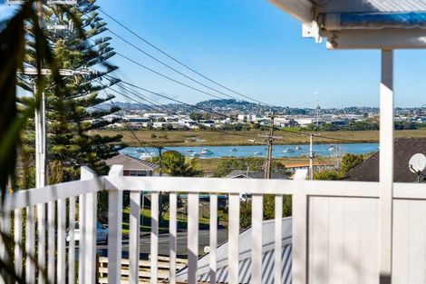 Photo of property in 15 Jaemont Avenue, Te Atatu South, Auckland, 0610