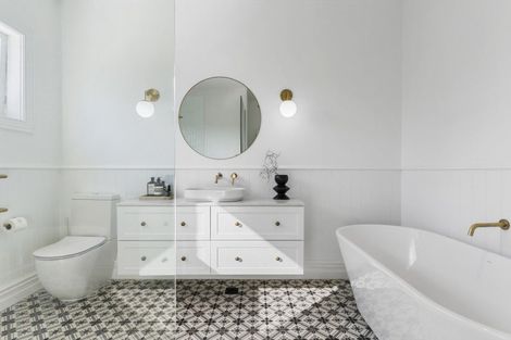 Photo of property in 28 Princes Street, Northcote Point, Auckland, 0627
