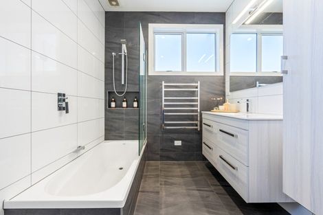 Photo of property in 18 Thames Street, Mosgiel, 9024