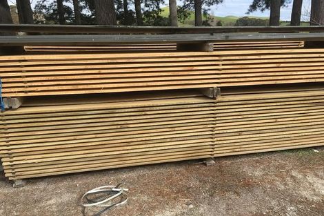 Photo of property in 94 Tinopai Road, Matakohe, 0593