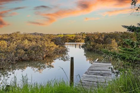 Photo of property in 127 Whangaparaoa Road, Red Beach, 0932