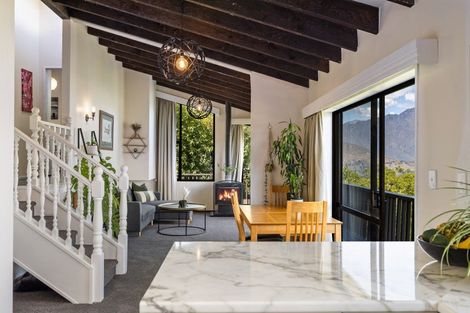 Photo of property in 4b Caples Place, Fernhill, Queenstown, 9300