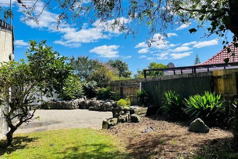 Photo of property in 11 Walter Strevens Drive, Conifer Grove, Takanini, 2112