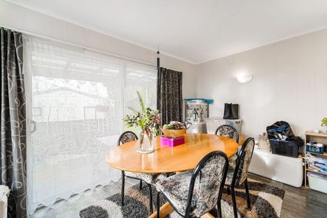 Photo of property in 4 Grainger Road, Te Atatu South, Auckland, 0610