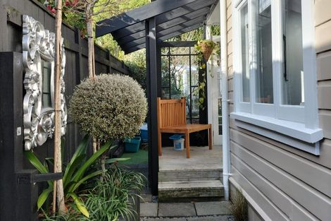 Photo of property in 127 Muritai Road, Eastbourne, Lower Hutt, 5013