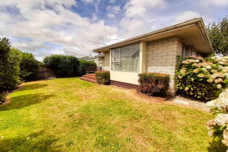 Photo of property in 2/17b Prestons Road, Redwood, Christchurch, 8051
