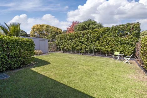 Photo of property in 2/12 Beatrice Avenue, Hillcrest, Auckland, 0627