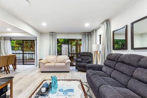 Photo of property in 22 Darcy Place, Massey, Auckland, 0614