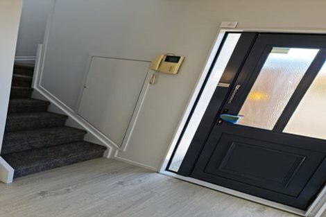 Photo of property in 1/35 Highgrove Lane, Totara Vale, Auckland, 0632