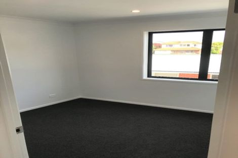 Photo of property in 12c Dawn Place, Te Atatu South, Auckland, 0610
