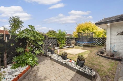 Photo of property in 27 Madill Road, St Andrews, Hamilton, 3200