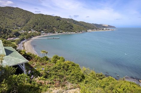 Photo of property in 35 Ferry Road, Days Bay, Lower Hutt, 5013