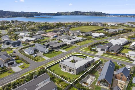 Photo of property in 2 Shearwater Lane, Point Wells, 0986