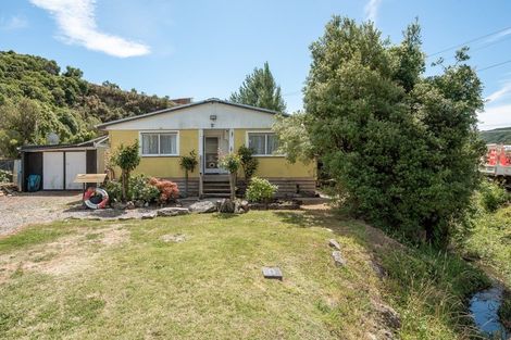 Photo of property in 85 Broadway, Picton, 7220