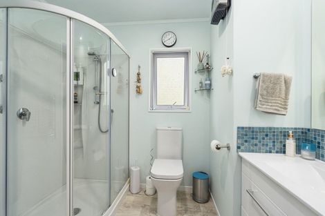 Photo of property in 4 Robert Grove, Paraparaumu, 5032