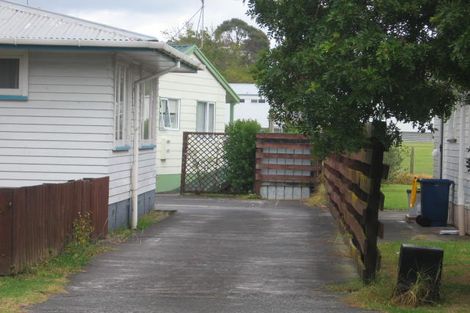 Photo of property in 1/10 Chartwell Avenue, Glenfield, Auckland, 0629