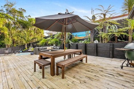 Photo of property in 13 Berkshire Terrace, Massey, Auckland, 0614