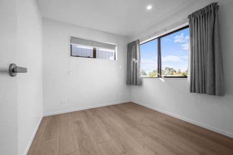 Photo of property in 16 Gossamer Drive, Pakuranga Heights, Auckland, 2010