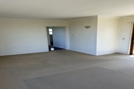 Photo of property in 6 Edgeworth Road, Glenfield, Auckland, 0629