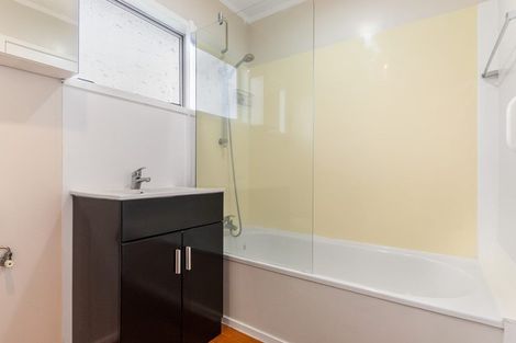 Photo of property in 1/1 Dalwhinnie Parade, Highland Park, Auckland, 2010