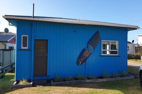 Photo of property in 11 Second Avenue, Urenui, 4377