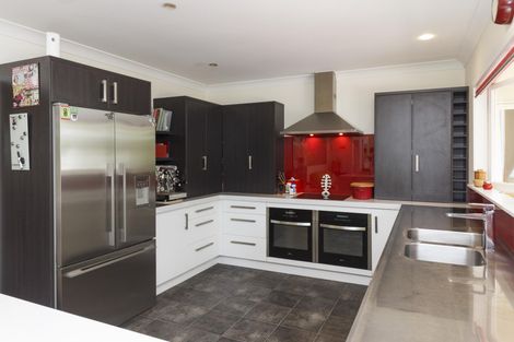 Photo of property in 2 Williams Terrace, Fitzherbert, Palmerston North, 4410