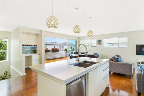 Photo of property in 477 Te Atatu Road, Te Atatu Peninsula, Auckland, 0610