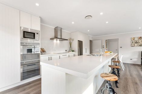 Photo of property in 7 Laurie Street, Red Beach, 0932